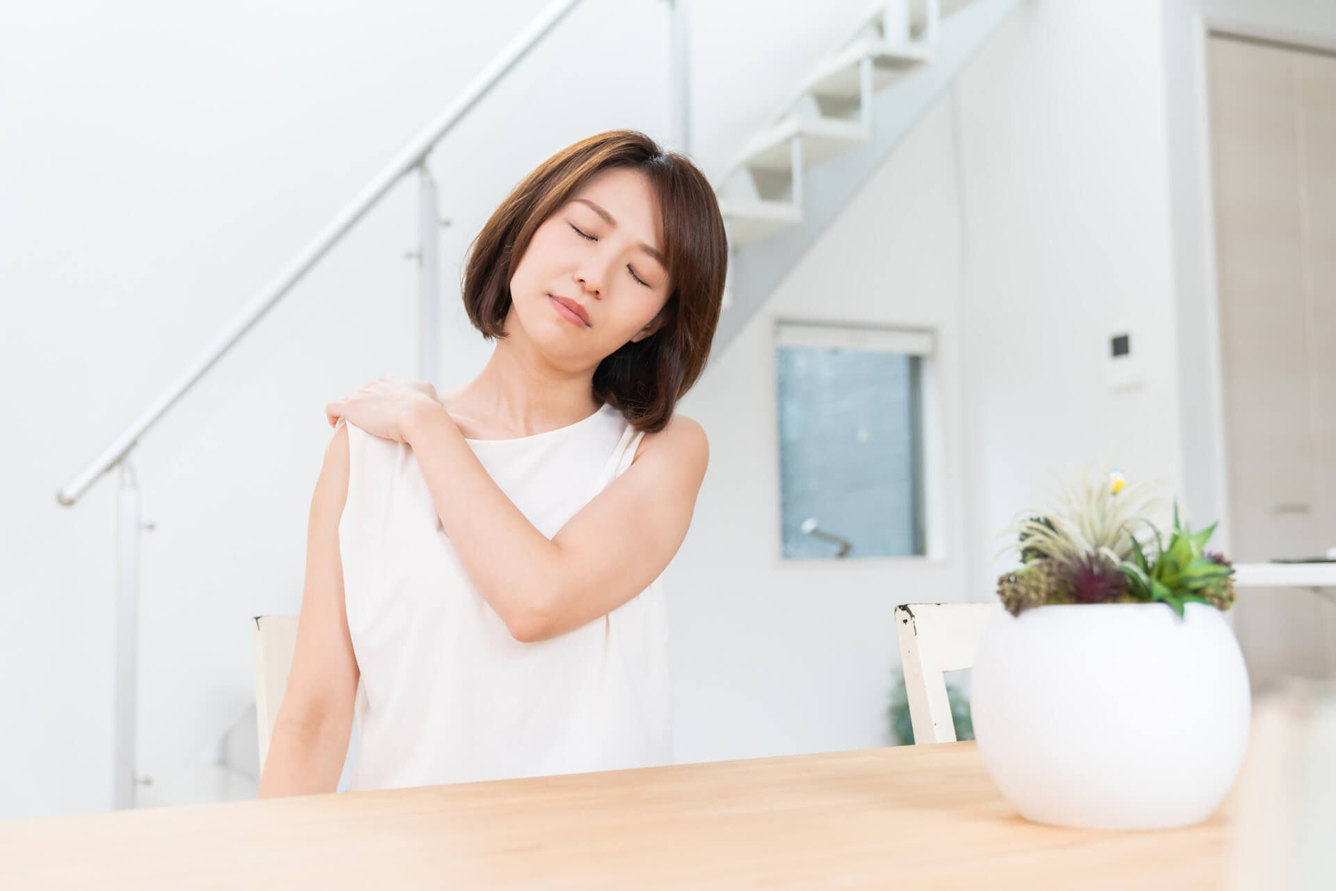 低頭族與白領人士經常都會感到腰酸背痛